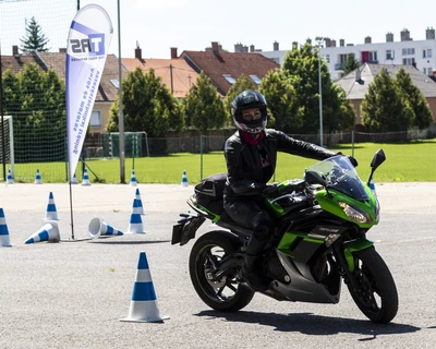 Motoros vezetéstechnikai tréning